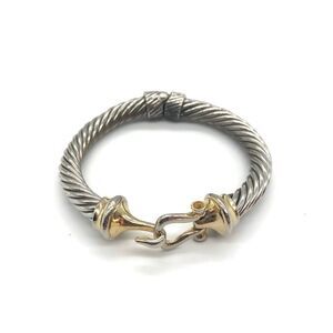 💝Bangle Bracelet in Silver tone w/ Hook. Closure